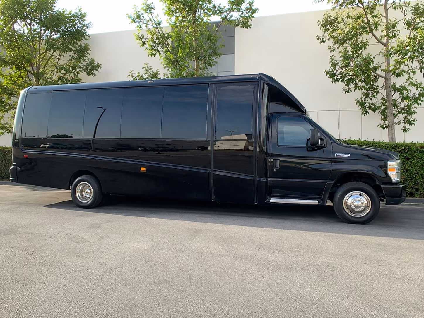 get out of town guests from the airport to palmdale without the hassle